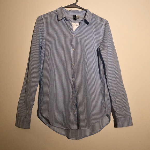 H&M Women’s Button Down Shirt - Picture 1 of 3